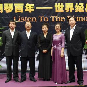 丰满少妇不让拔出来
